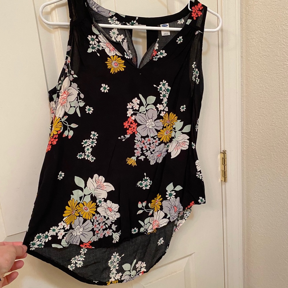 Floral flowy tank🎃